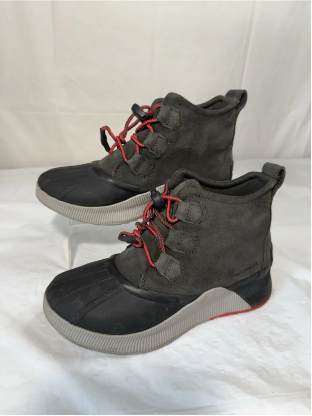 Sorel Out N About Boots Youth Size 4 Grey Red Shoes Waterproof Kids NY4564 093